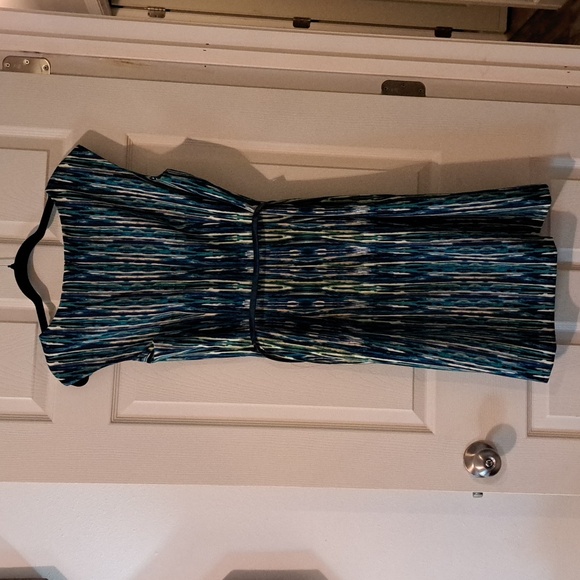 Alyx Elegant Blue and Green Sleeveless Dress - Picture 2 of 4